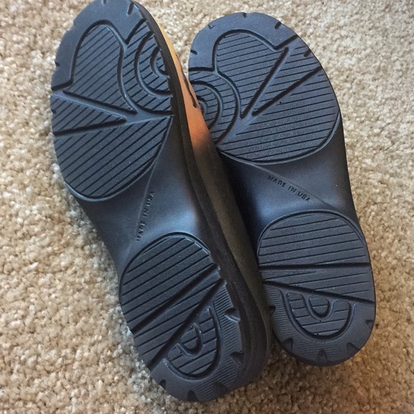 ICON slip on mules size 6.5-7M - Picture 6 of 6